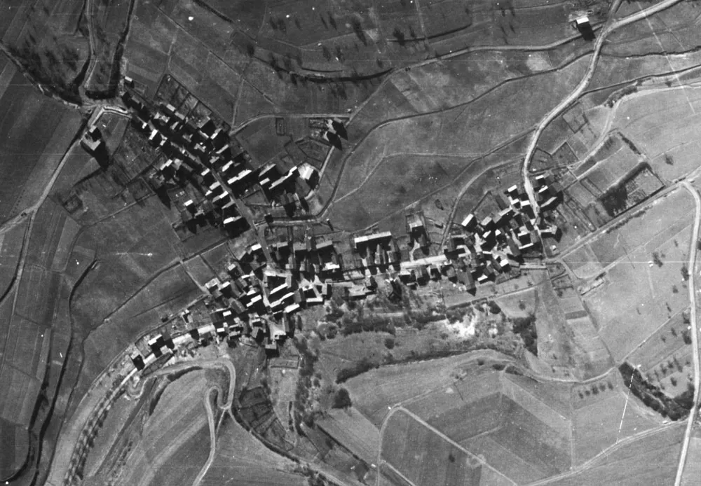 Luftaufnahme von Strinz-Margarethä im Jahr 1945