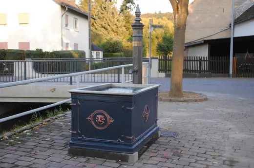 Bildtafel aus der Chronik: Strinzer Laufbrunnen