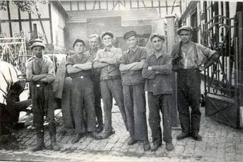 Bildtafel aus der Chronik: Die Arbeit ruft